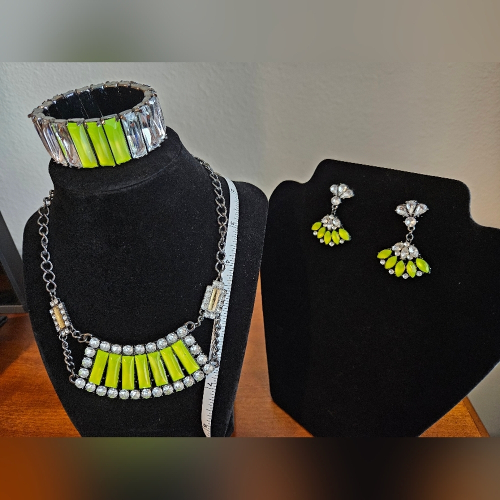 Green and Silver Necklace with Modern Design